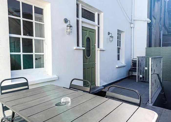 Marine Cottage - Parking - By Brighton Holiday Lets