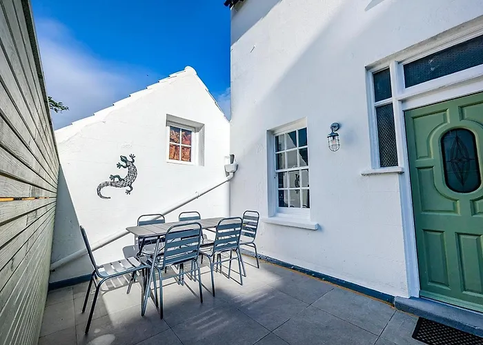Marine Cottage - Parking - By Brighton Holiday Lets